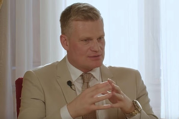 Sedm nehod a hon na Turka. Samková připomněla nepříjemné srovnání