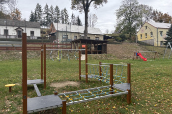Ve Vendolí slavnostně otevřeli modernizovaná a nová dětská hřiště