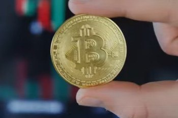 Bitcoin padá a Wall Street hledá novou finanční horečku