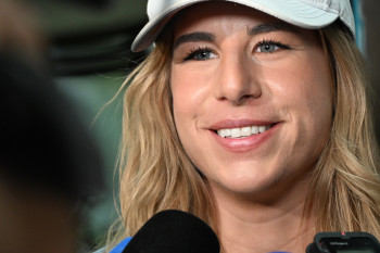 Ester Ledecká má nové trenéry i lyže a chce jet  MS na lyžích a snowboardu