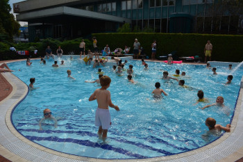 Kam 15.srpna 2026 za sportem na fotbal, cyklistiku, atletiku, plavání