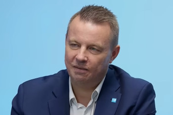 Rajchl varuje před dvěma kroky EU. Mluví o konci svobody i hotovosti