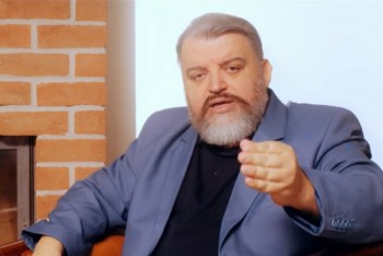 Národ Karla Čapka demonstruje za vyšší výdaje na zbrojení